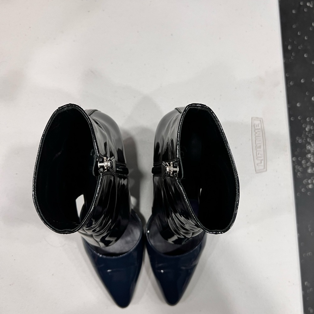 CHANEL Interlocking CC Logo Black and Navy Patent Leather Heeled Boots - Picture 3 of 10